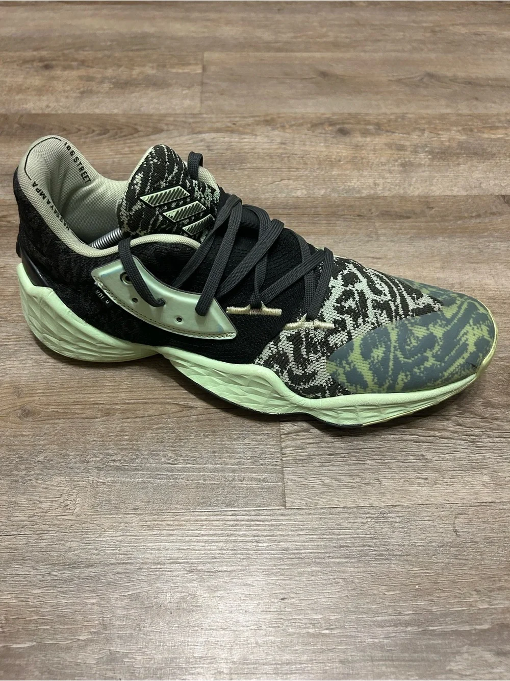 Adidas Harden Vol 4 Men's Size 12.5 Glow Green Basketball Sneakers Shoes